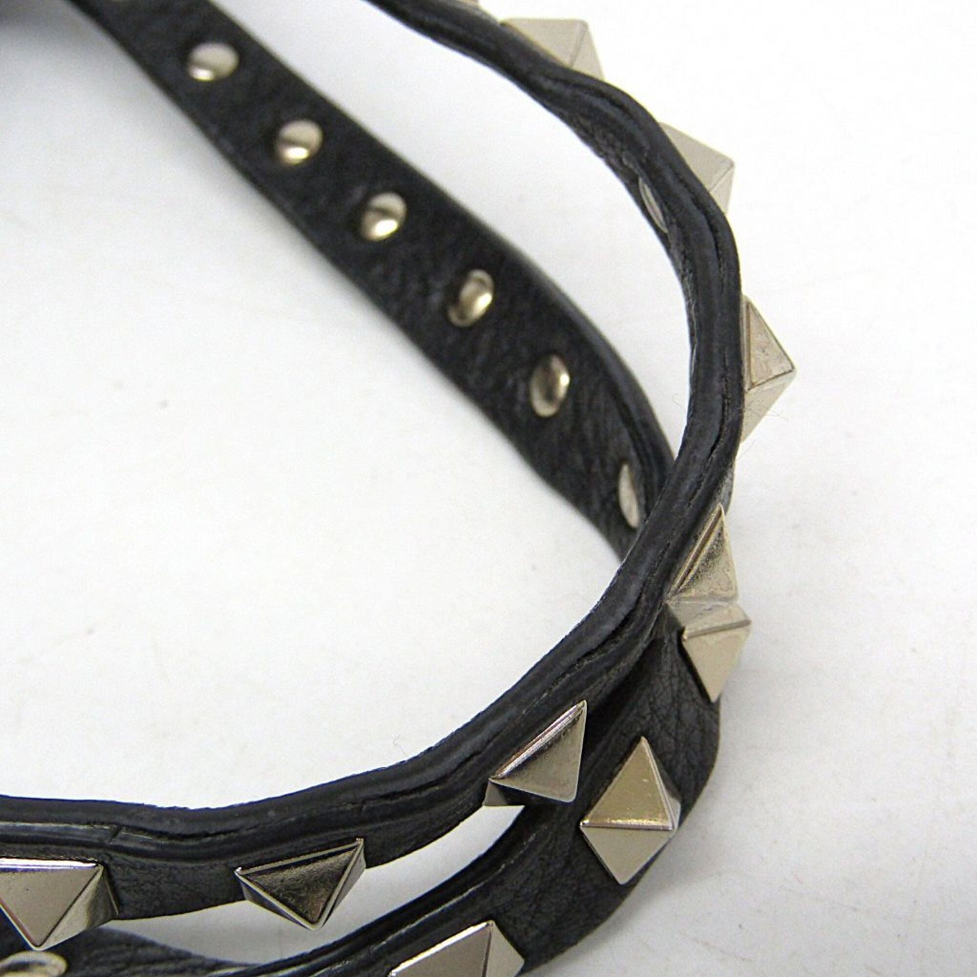 Valentino Garavani Lock Studs · Leather