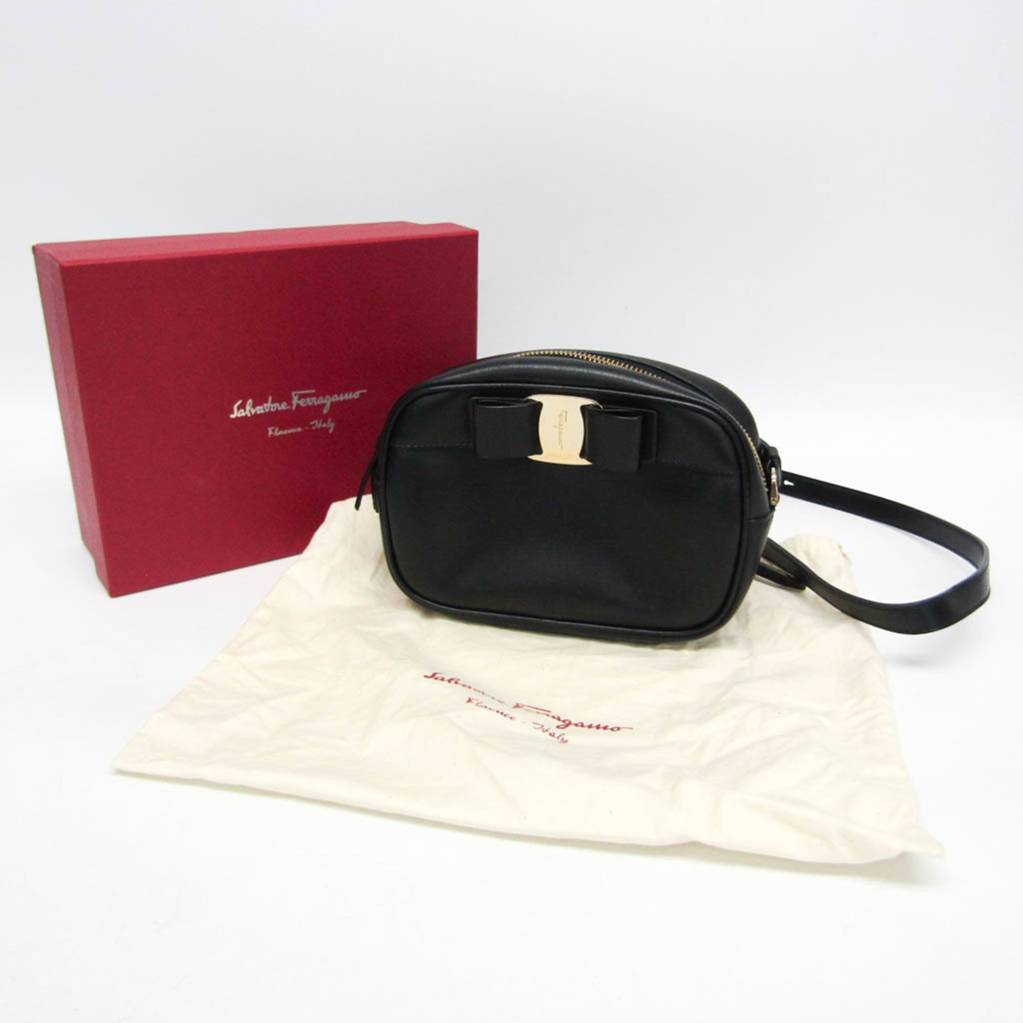 Salvatore Ferragamo Vara · Leather