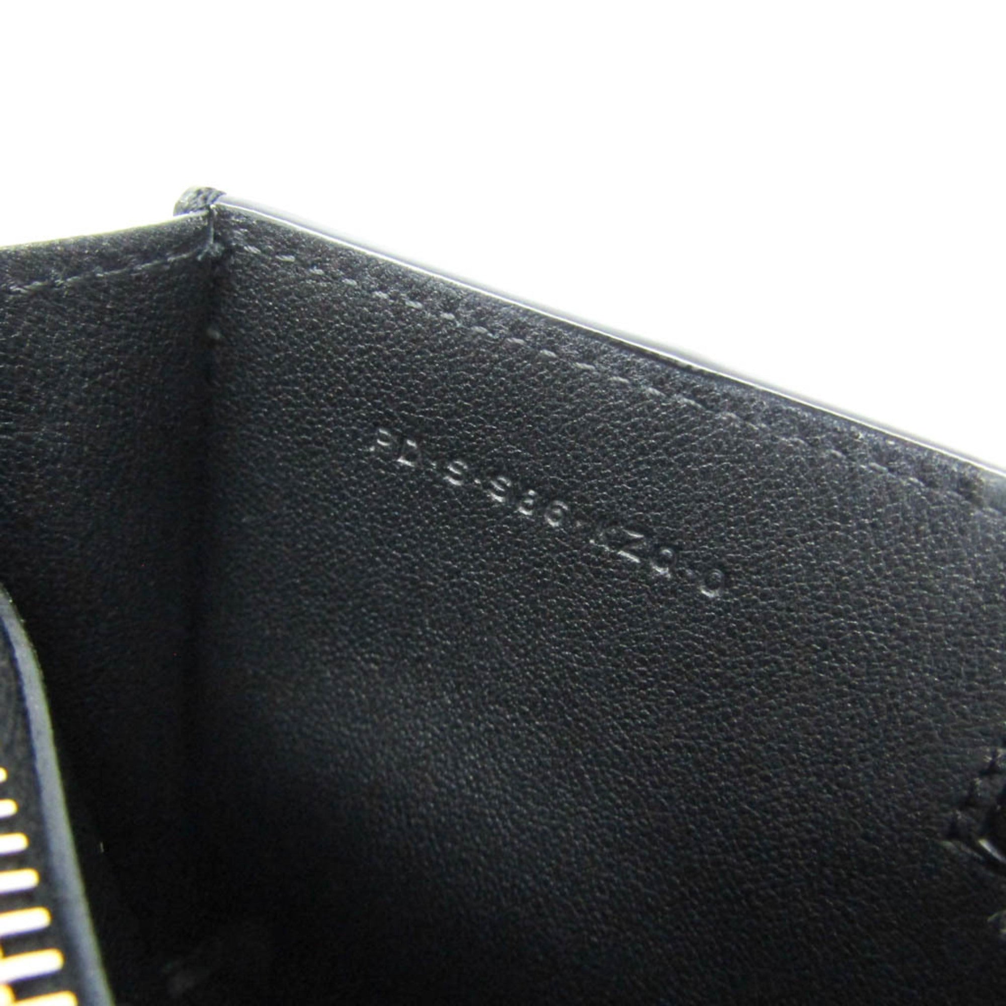 Valentino Garavani V Logo · Chain Pouch