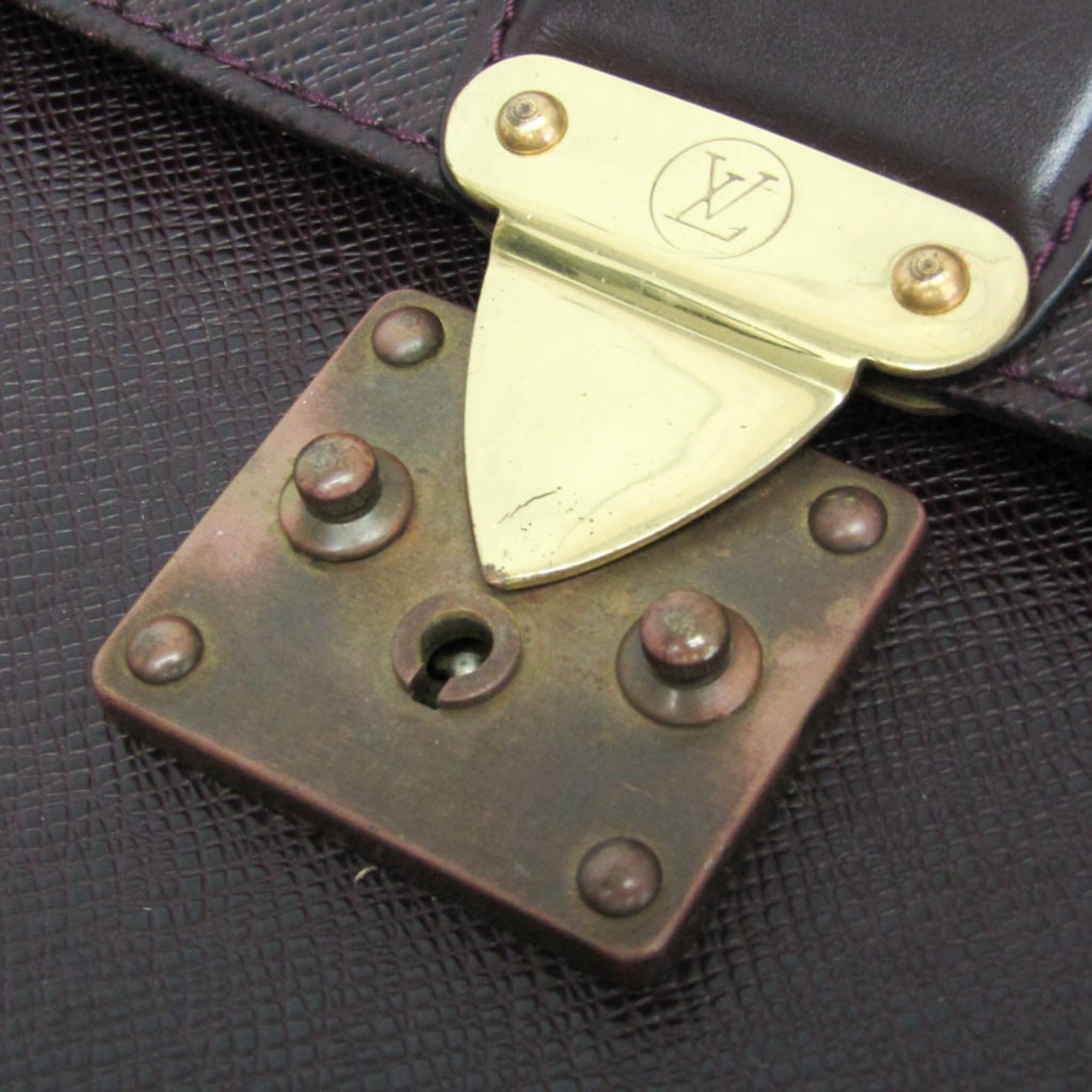 Louis Vuitton Serviette Clado · Taiga