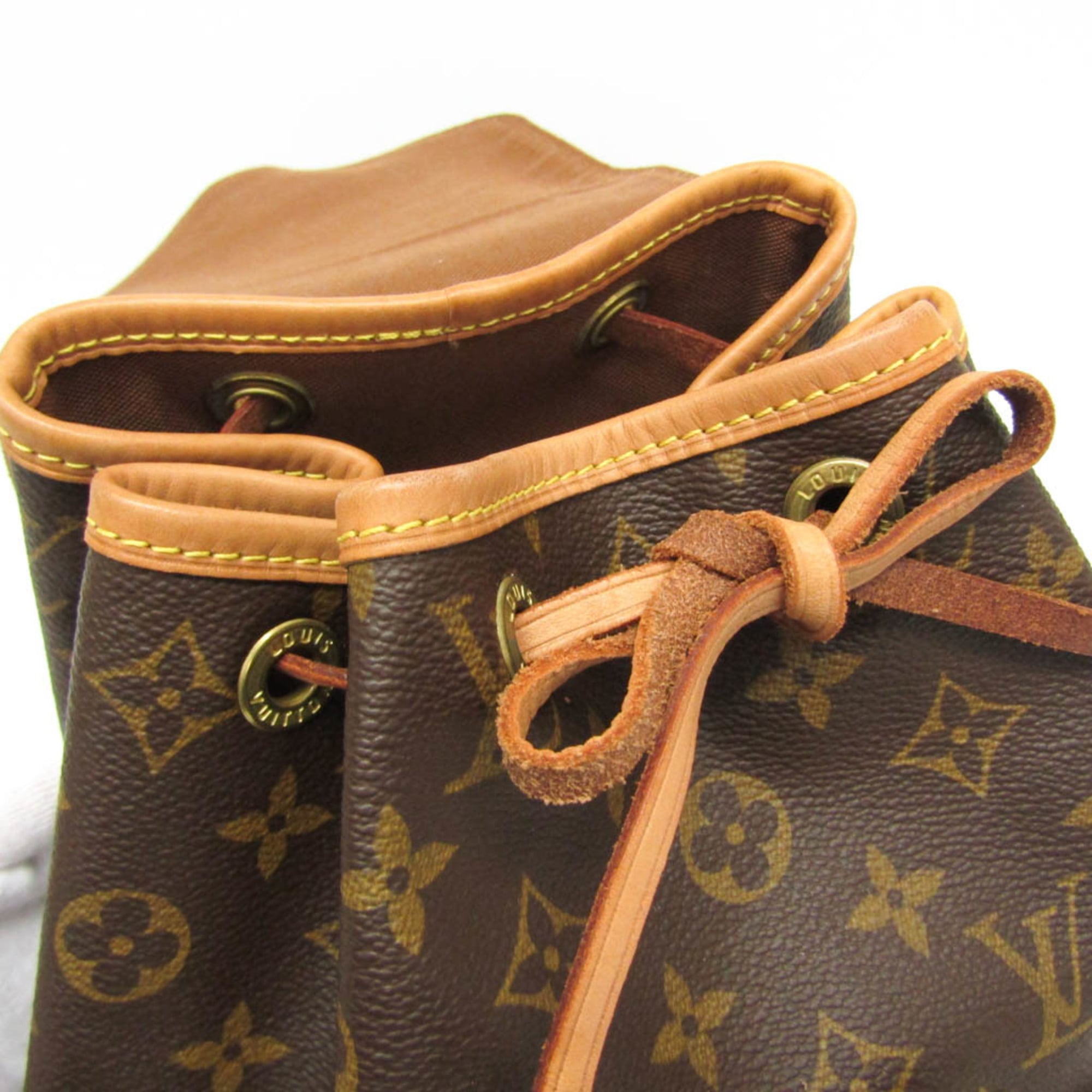 Louis Vuitton Montsouris MM · Monogram