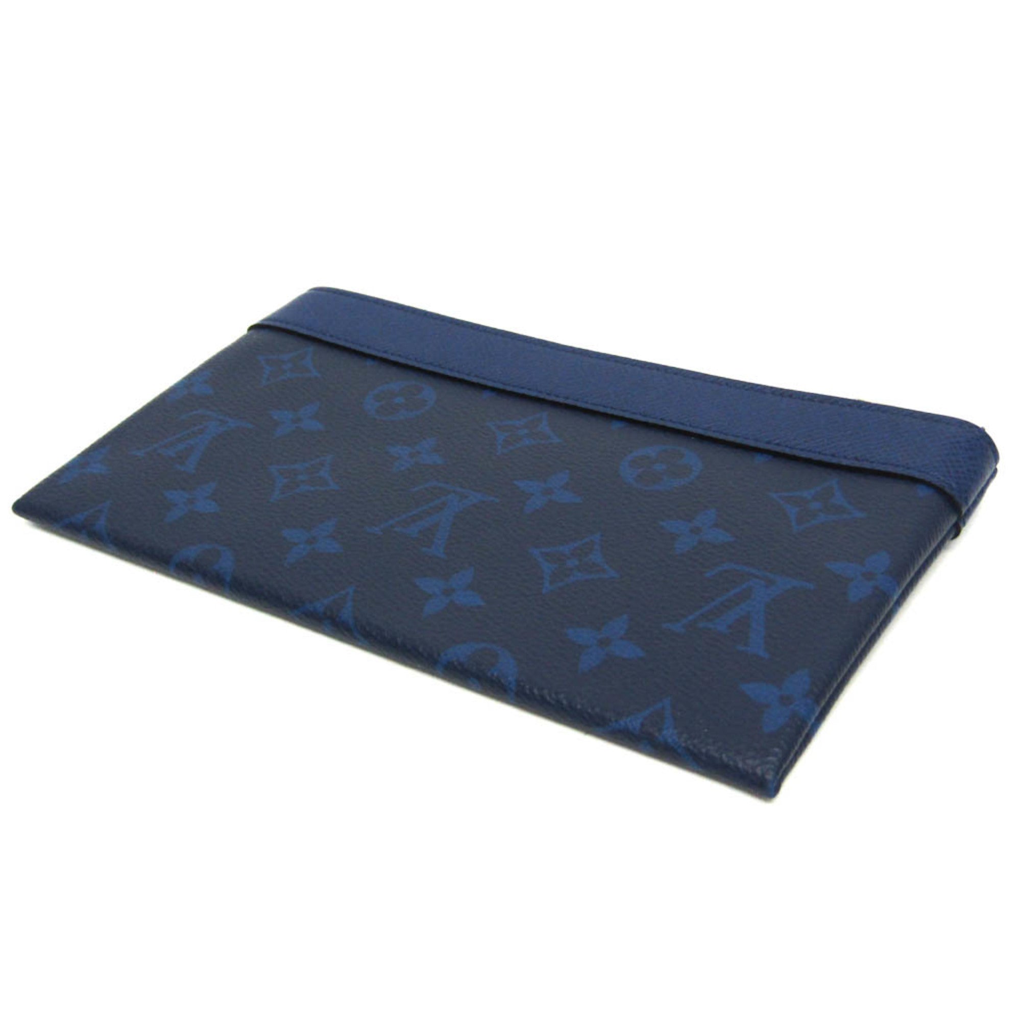 Louis Vuitton Taiga · Pochette Discovery PM