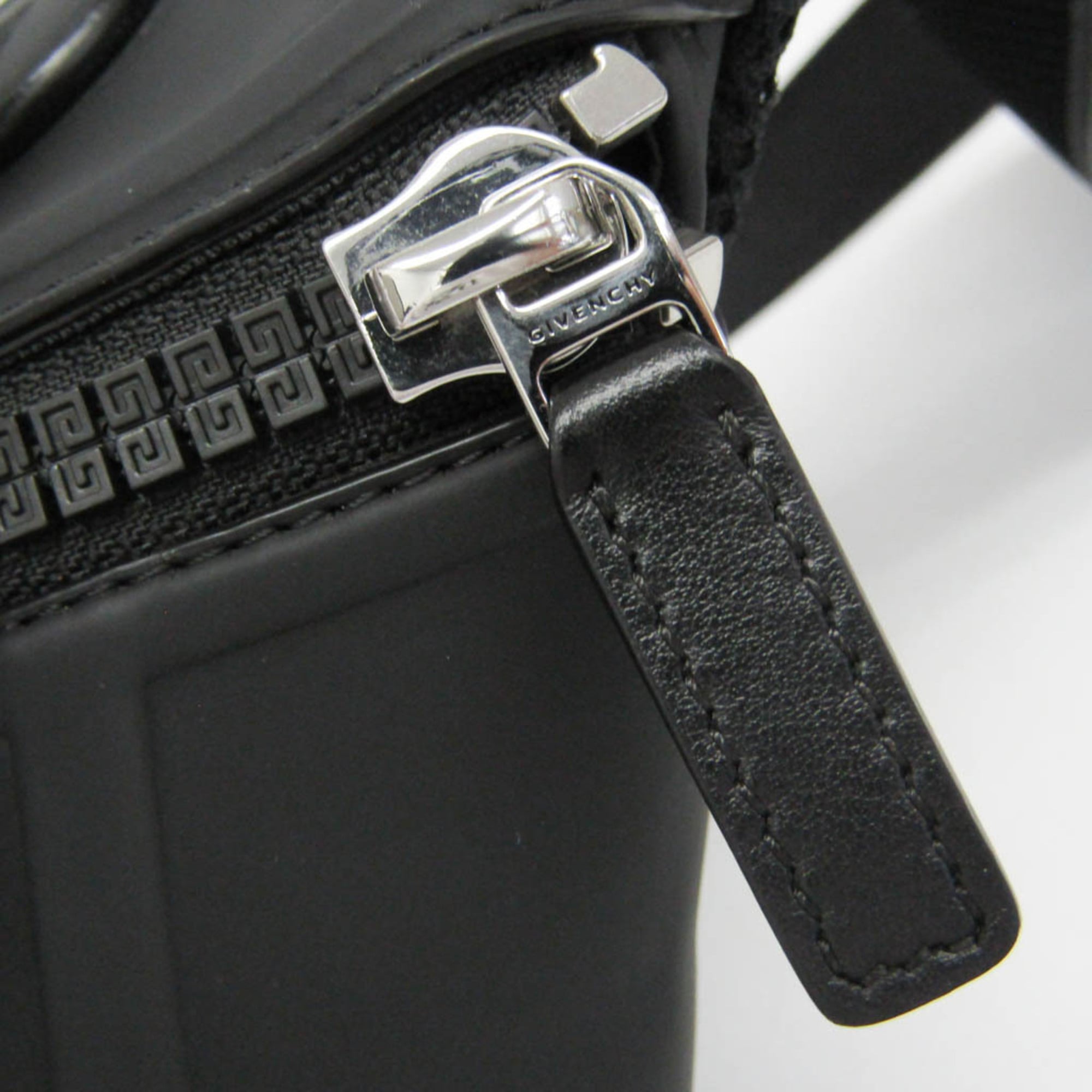 Givenchy G-Zip Triangle · Sling Bag
