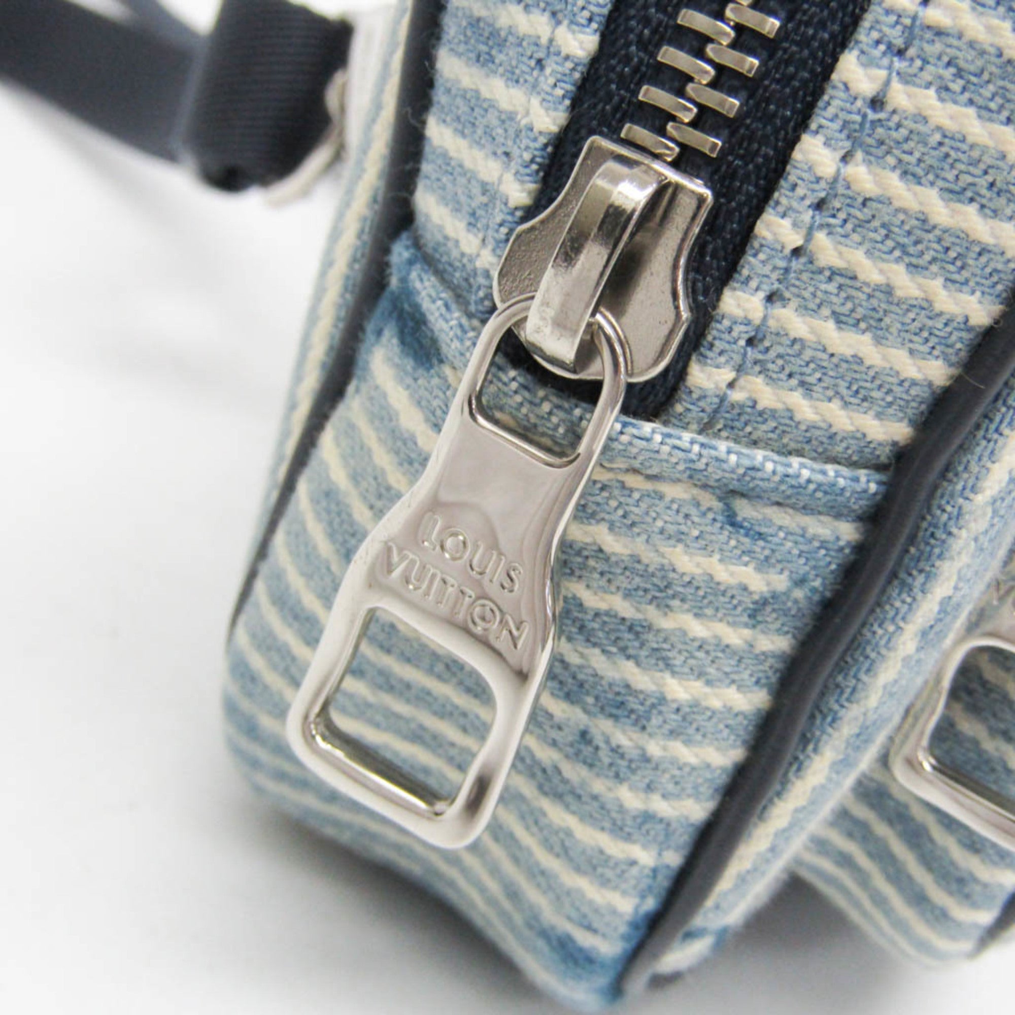 Louis Vuitton Outdoor Pouch · Summer Edition
