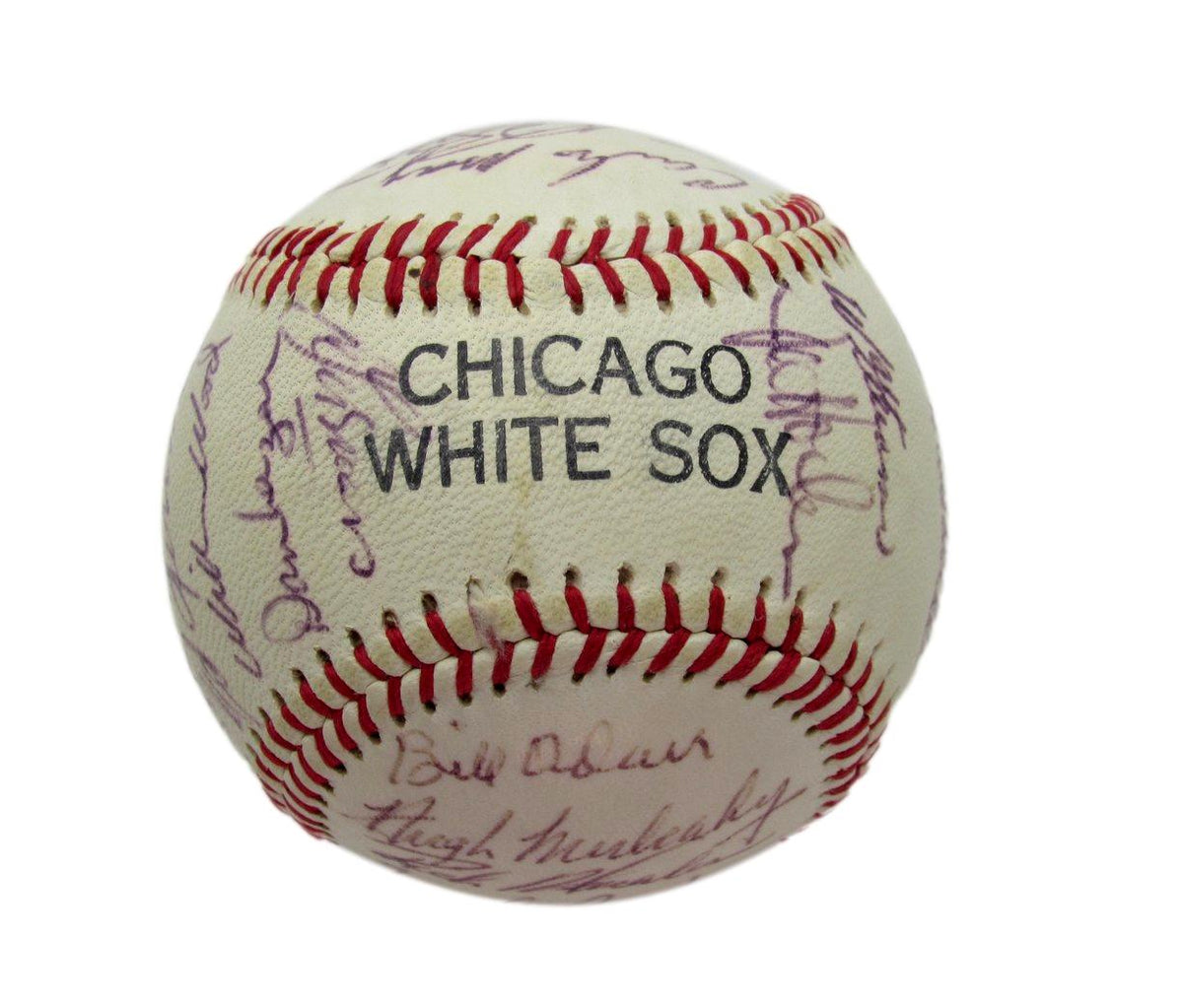 1969 Chicago White Sox Team Signed Baseball (26) Luis Aparicio HOF 193597