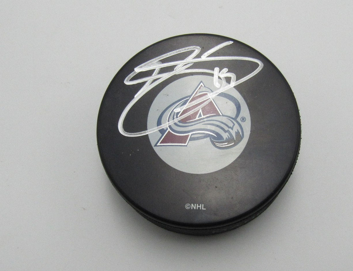 Joe Sakic HOF Signed/Autographed Colorado Avalanche Hockey Puck PSA 193968