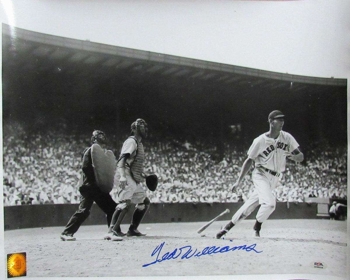 Ted Williams HOF Signed/Auto 16x20 B/W Photo Boston Red Sox PSA/DNA 194052