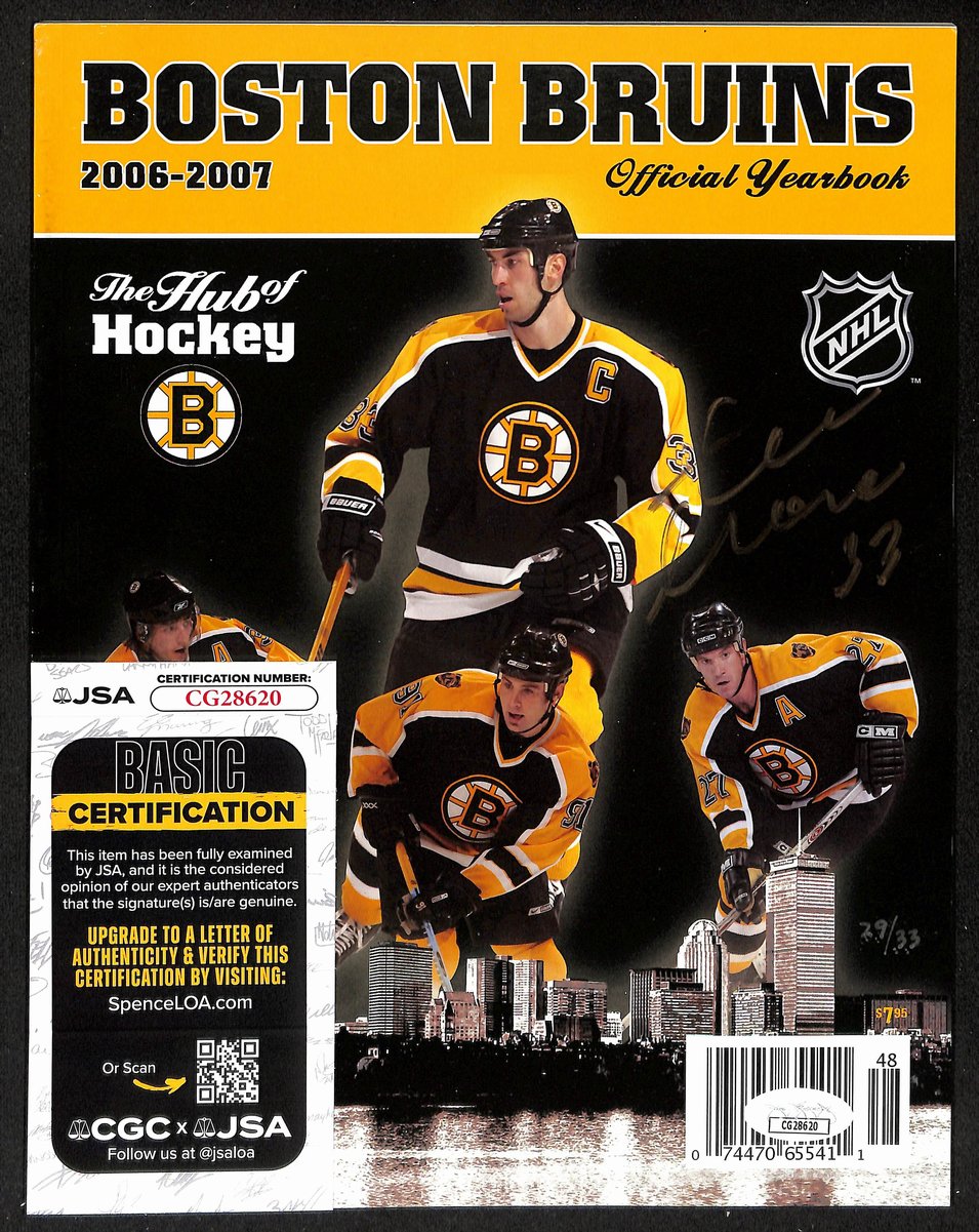 Zdeno Chara Boston Bruins  Signed 2006-07 Boston Bruins Yearbook JSA 197258