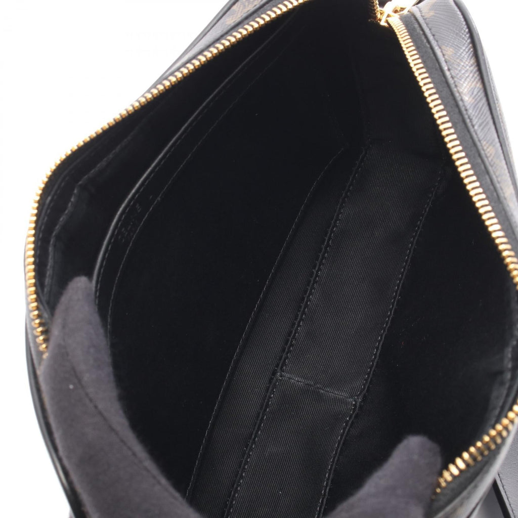 CELINE Triomphe Medium Messenger