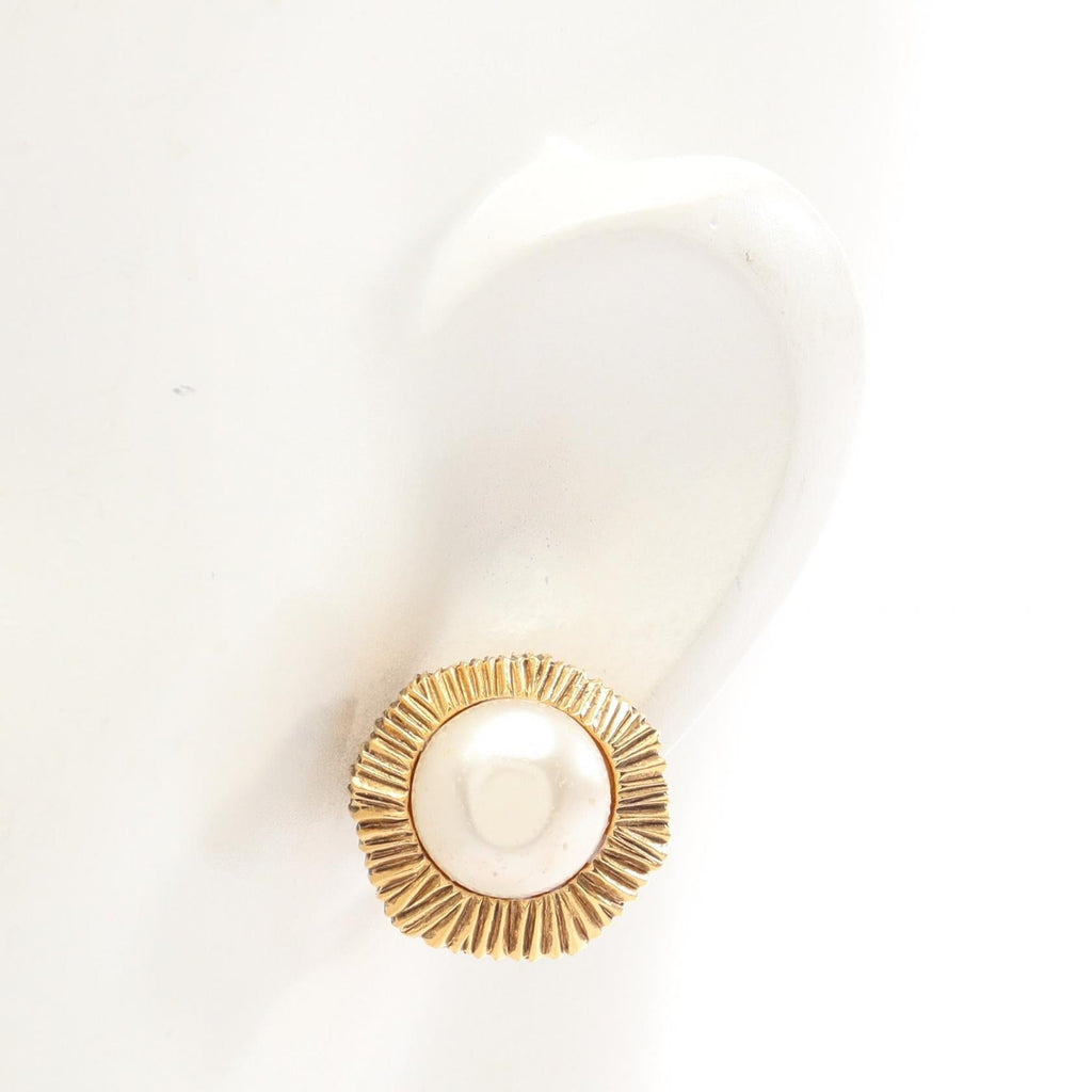 Chanel Pearl Statement · Gold Plated
