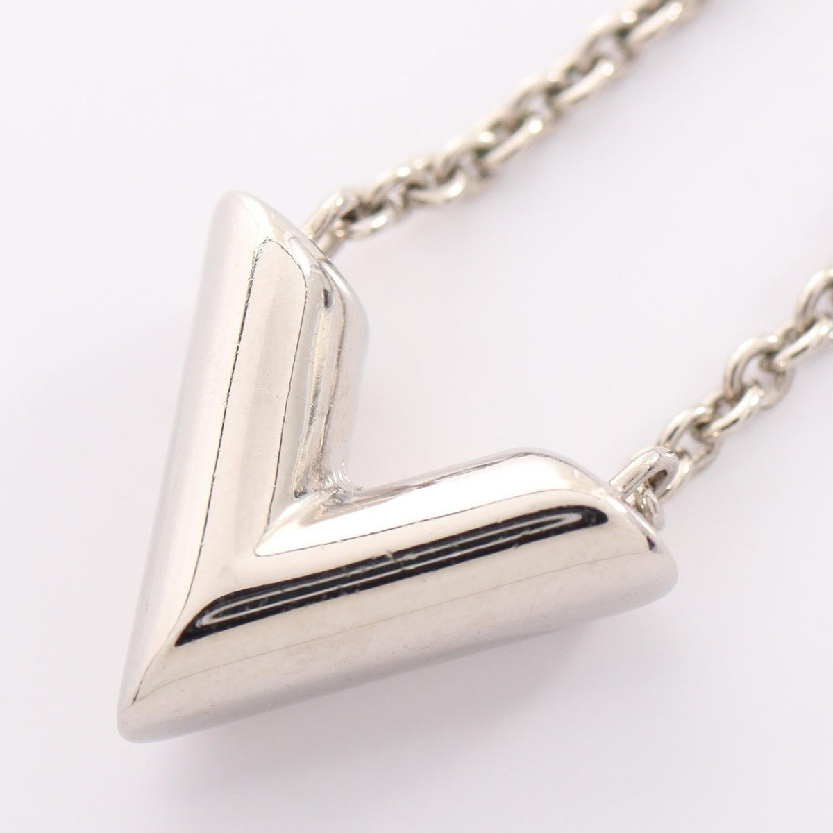 Louis Vuitton Essential V · Stainless Steel