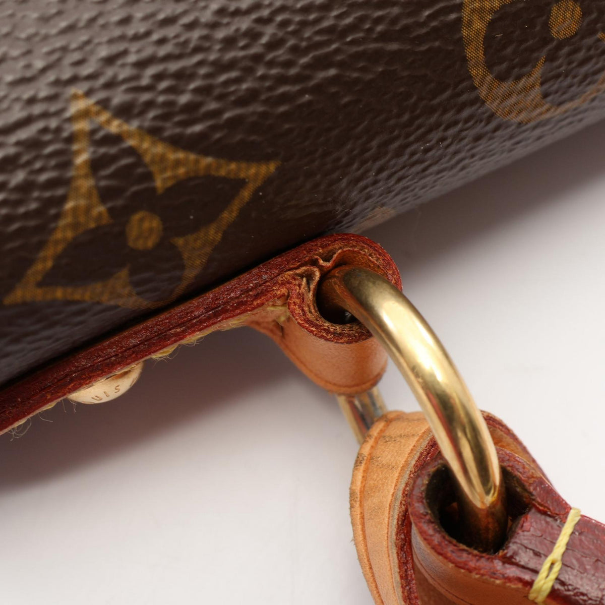 Louis Vuitton Cluny BB · Monogram Rose