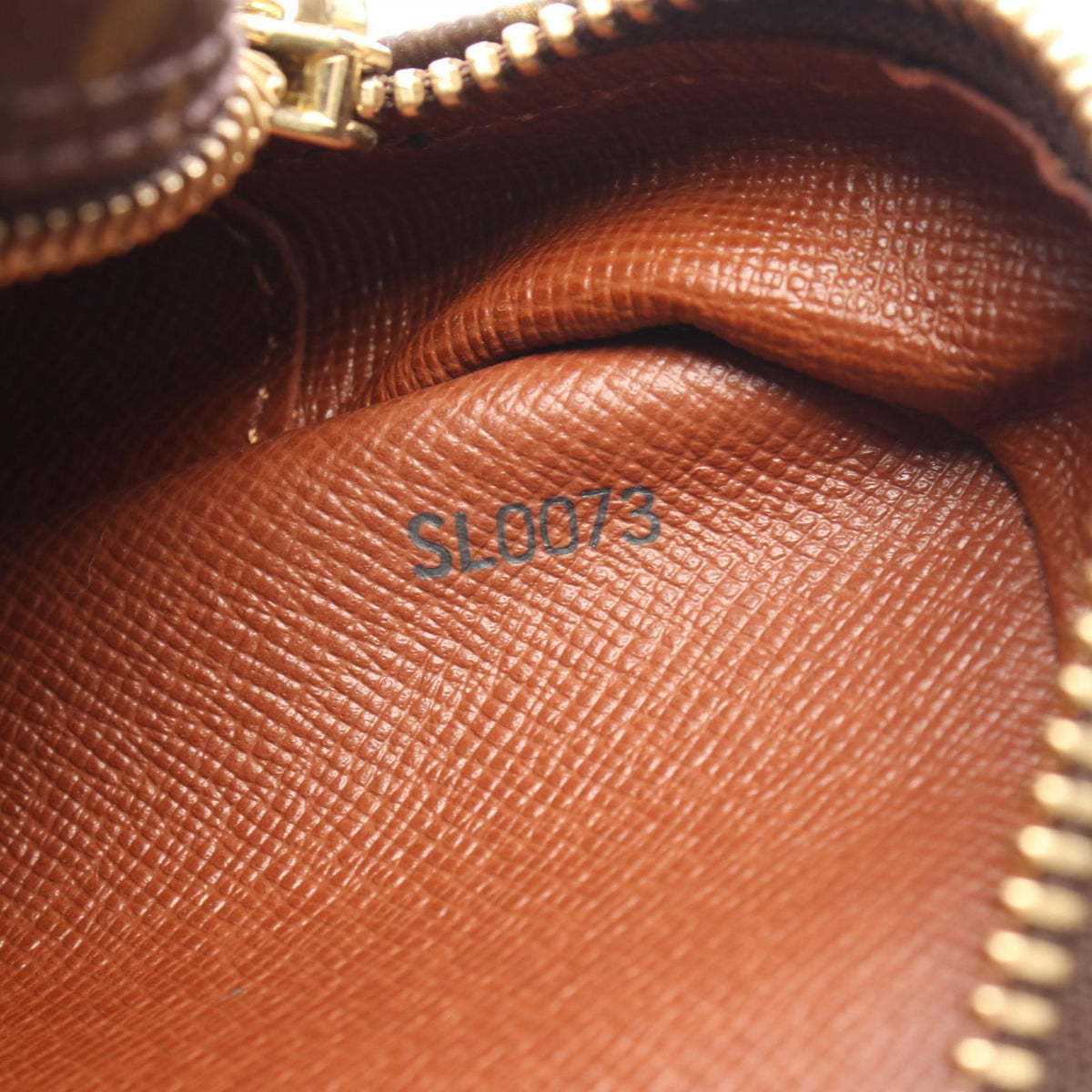 LOUIS VUITTON Trocadero 30 · Monogram