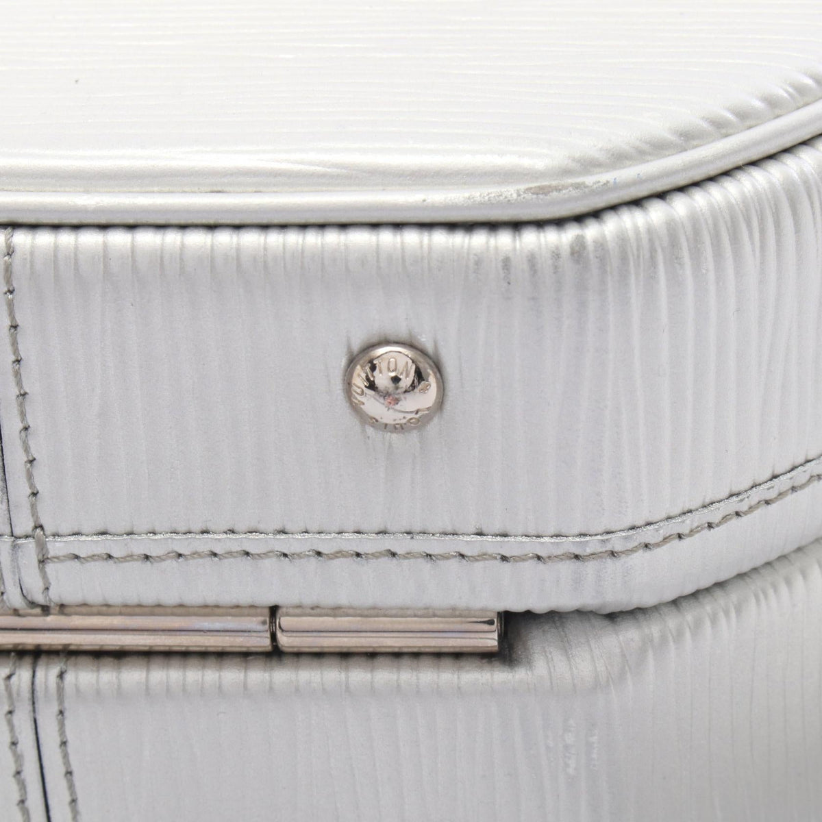 Louis Vuitton Petite Boîte Chapeau · Epi