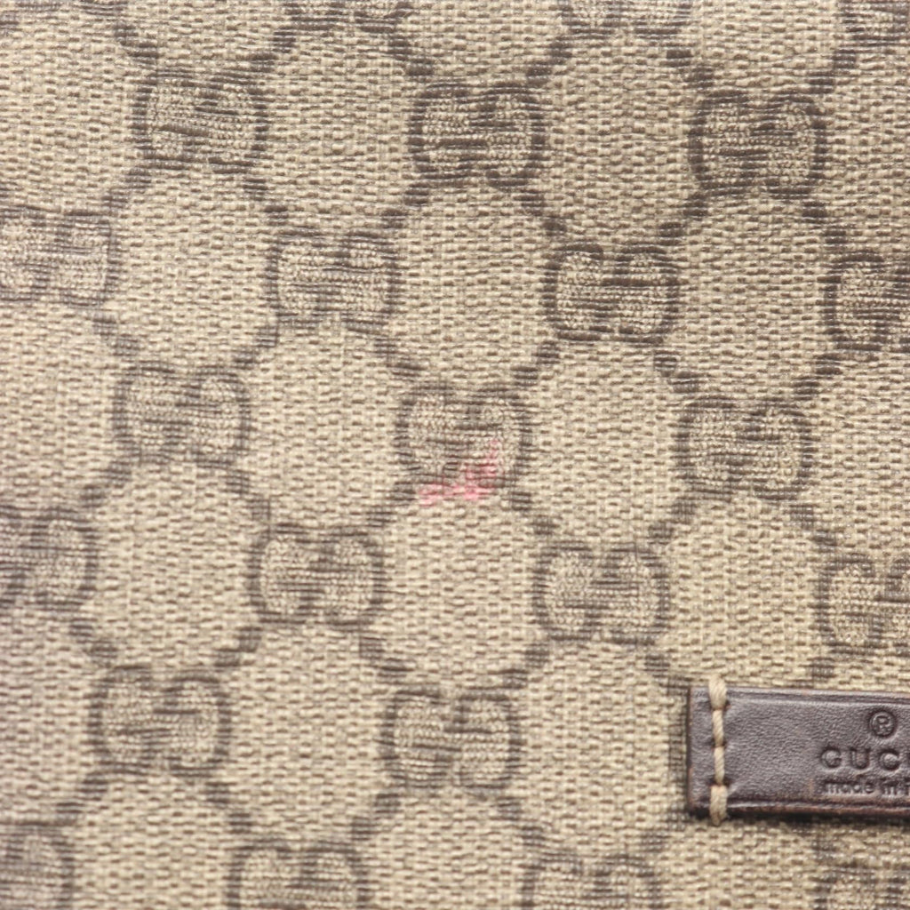 Gucci GG Supreme · Crossbody Bag