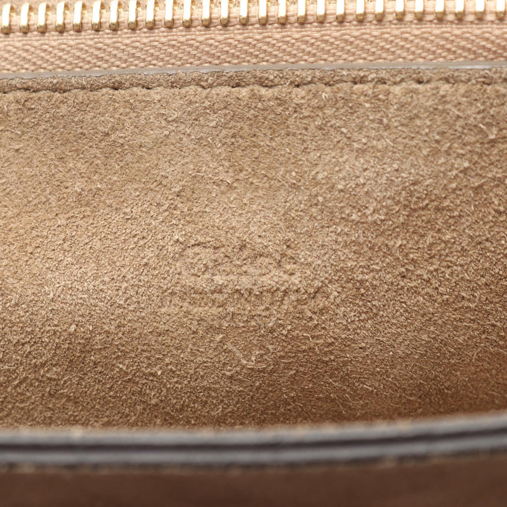Chloé Faye · Suede