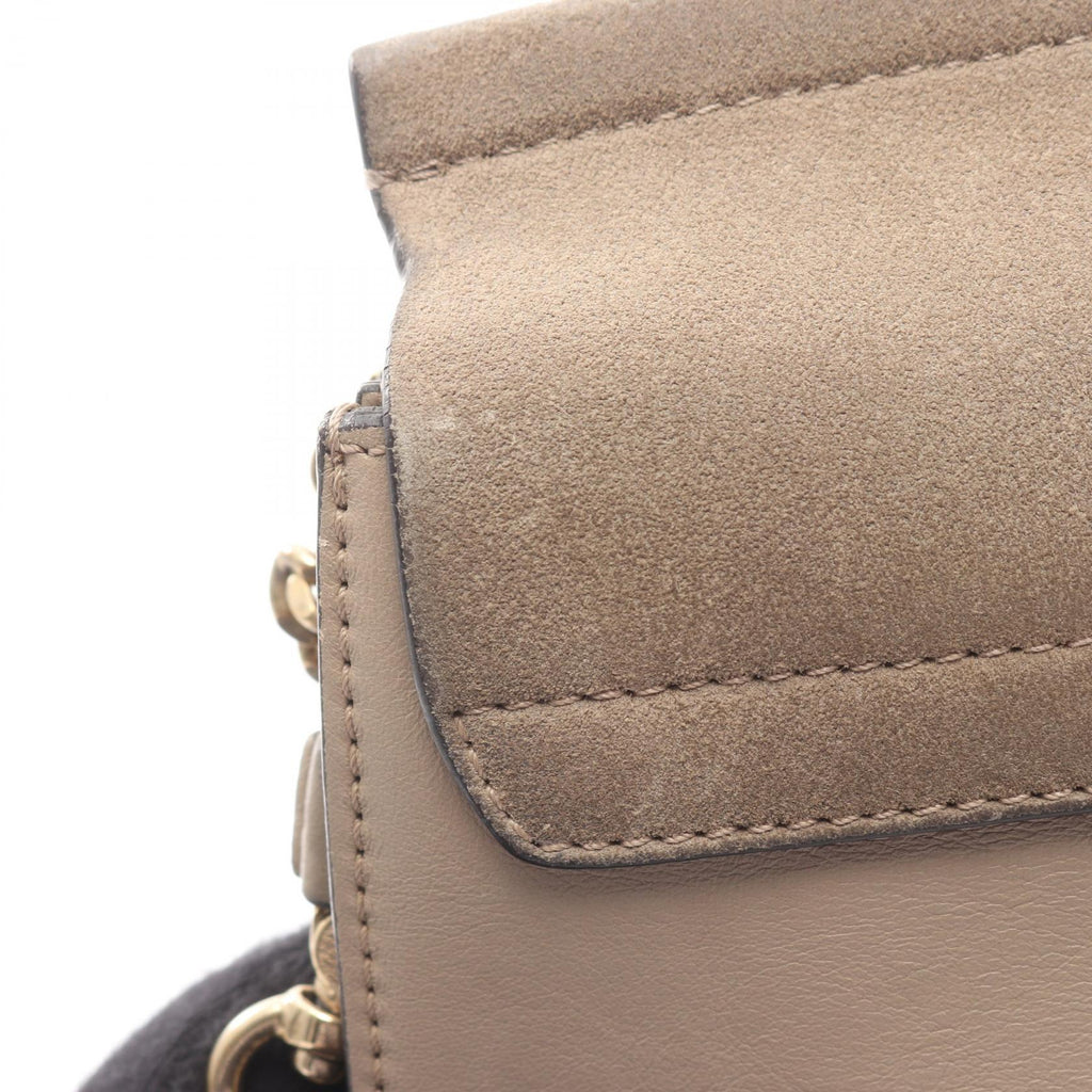 Chloé Faye · Suede