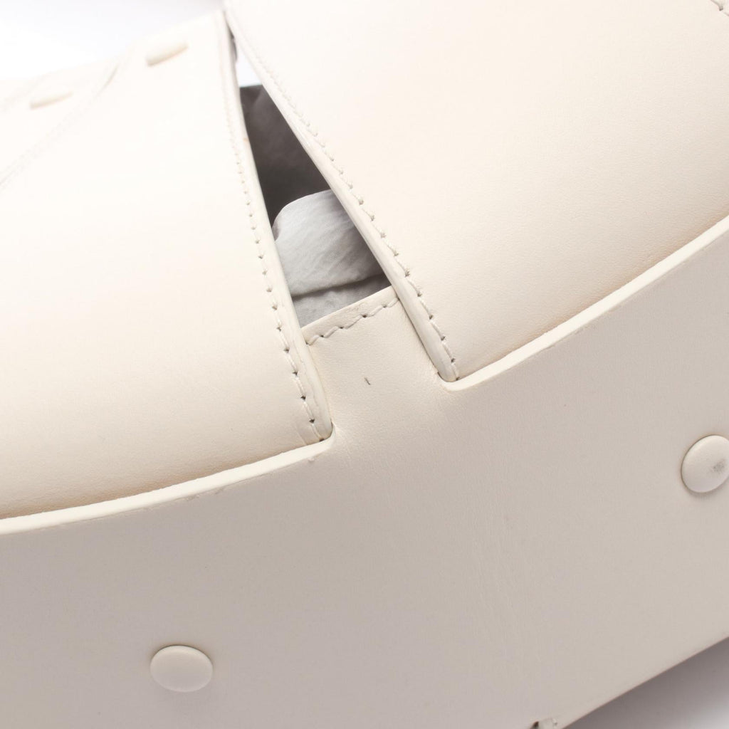 Bottega Veneta The Shell Medium · Leather