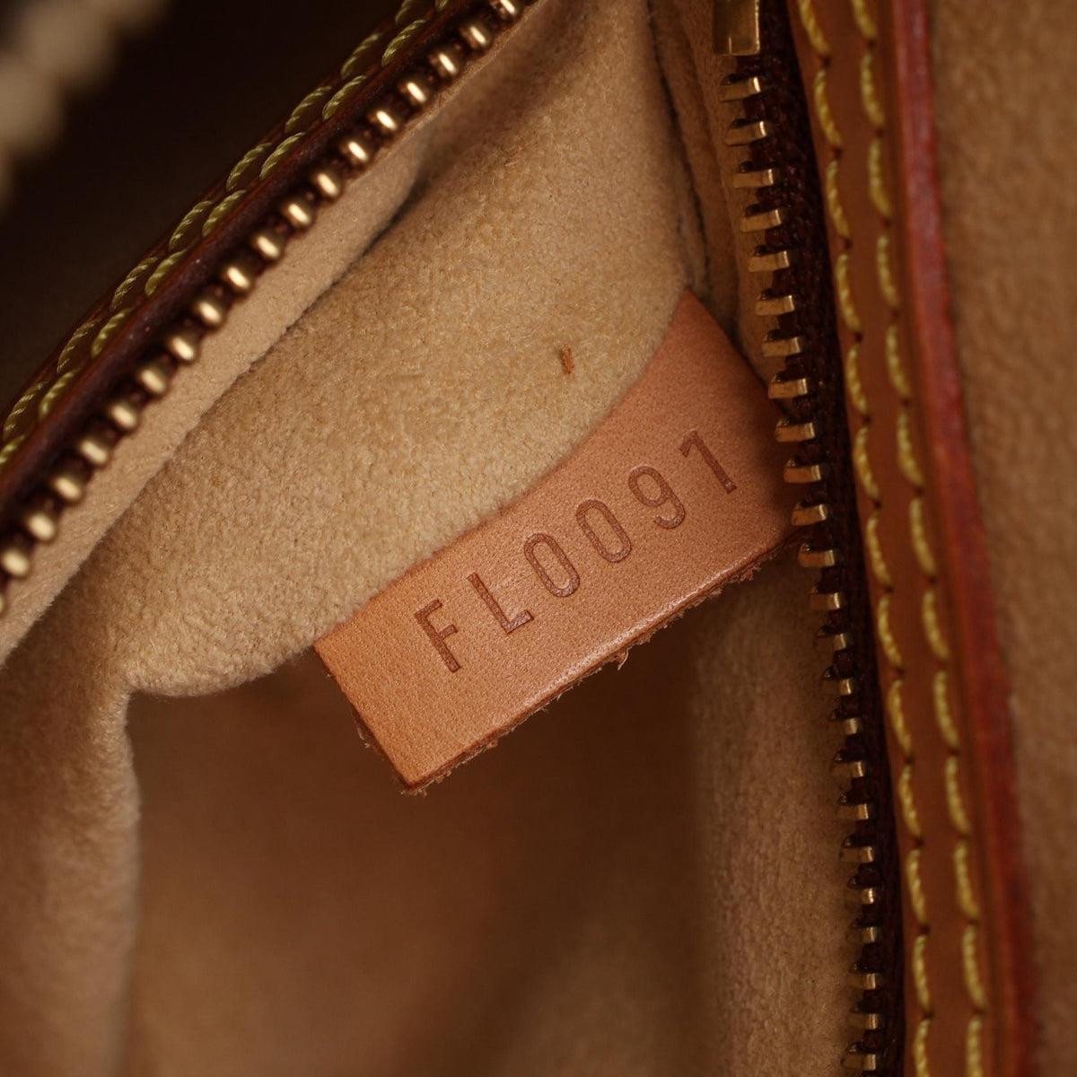 Louis Vuitton Looping MM · Monogram