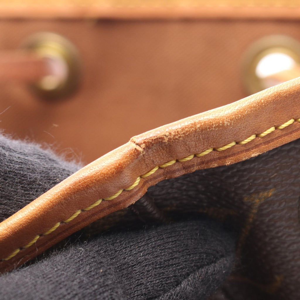 Louis Vuitton Montsouris MM · Monogram