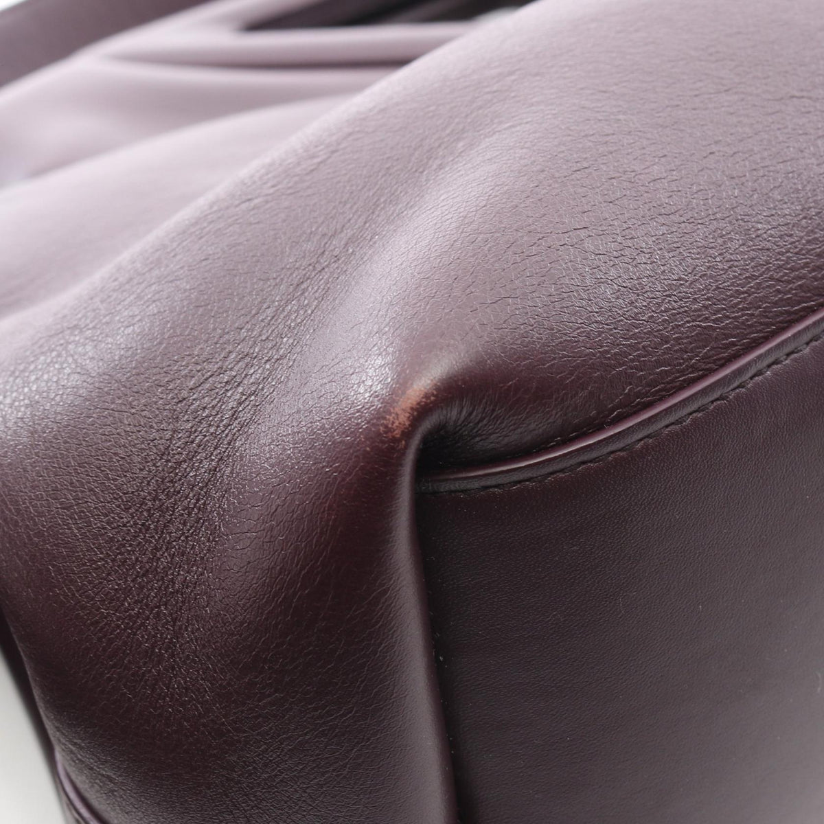 Bottega Veneta Point Medium · Leather