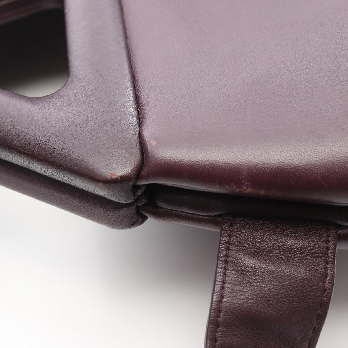 Bottega Veneta Point Medium · Leather