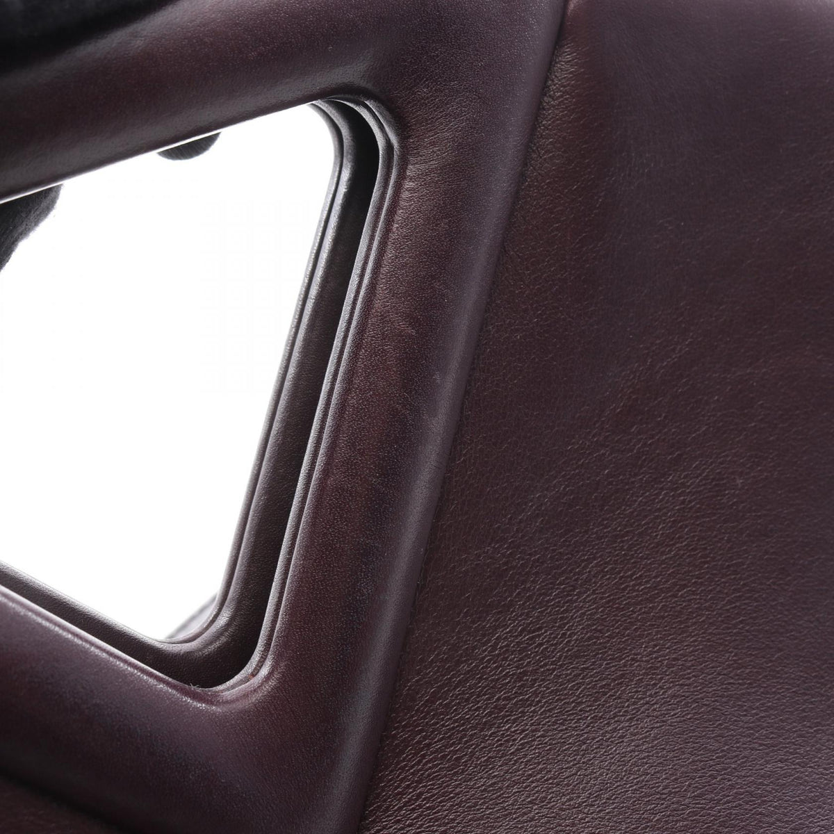 Bottega Veneta Point Medium · Leather