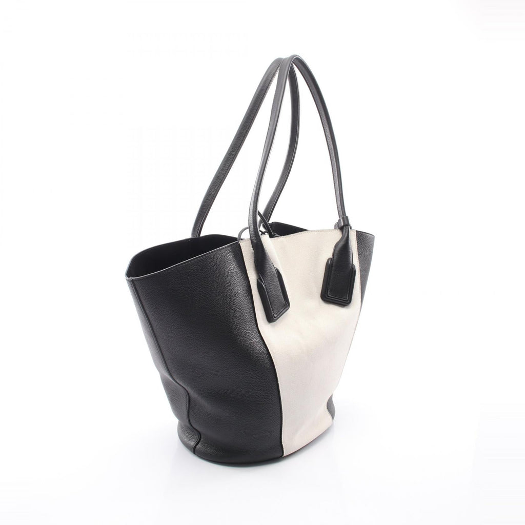 Bottega Veneta Basket Medium · Canvas Tote