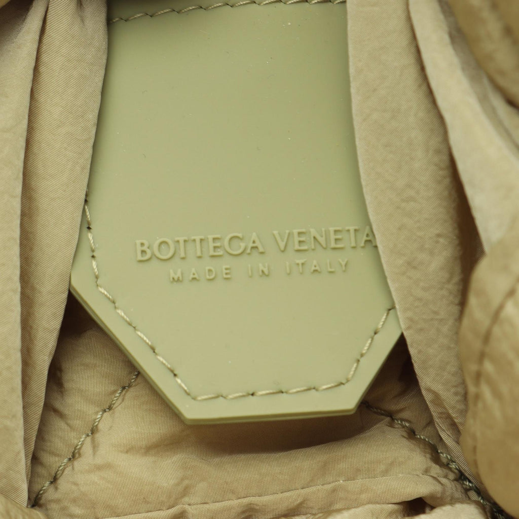 Bottega Veneta Maxi Intrecciato Cassette