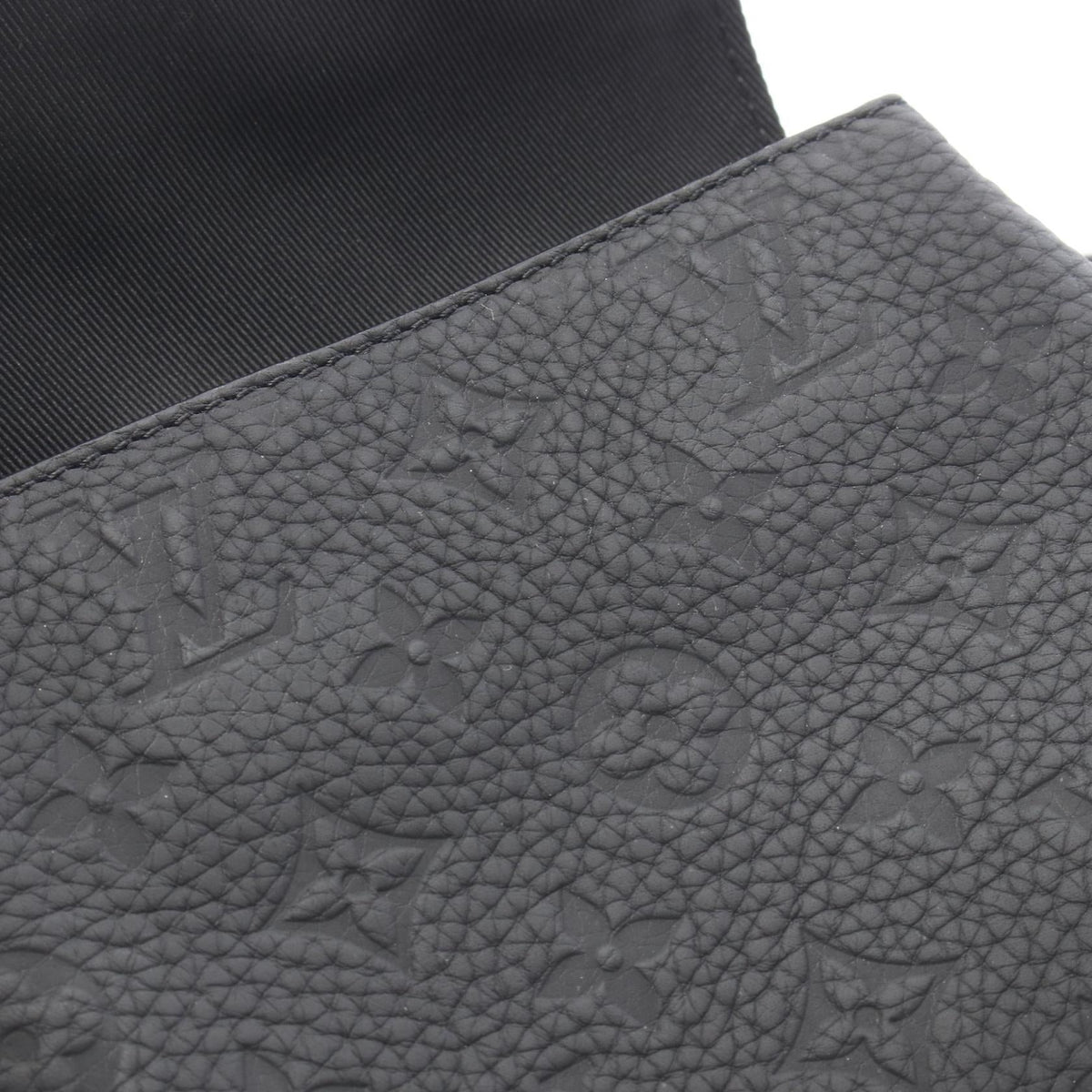 Louis Vuitton Nano Steamer · Taurillon