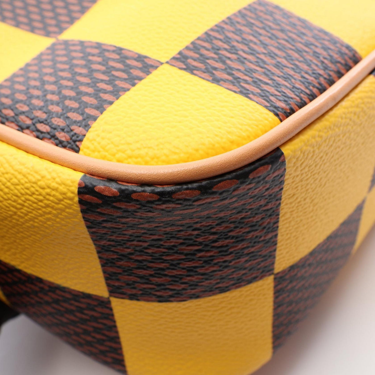 LOUIS VUITTON Chess · Damier Pop Jaune