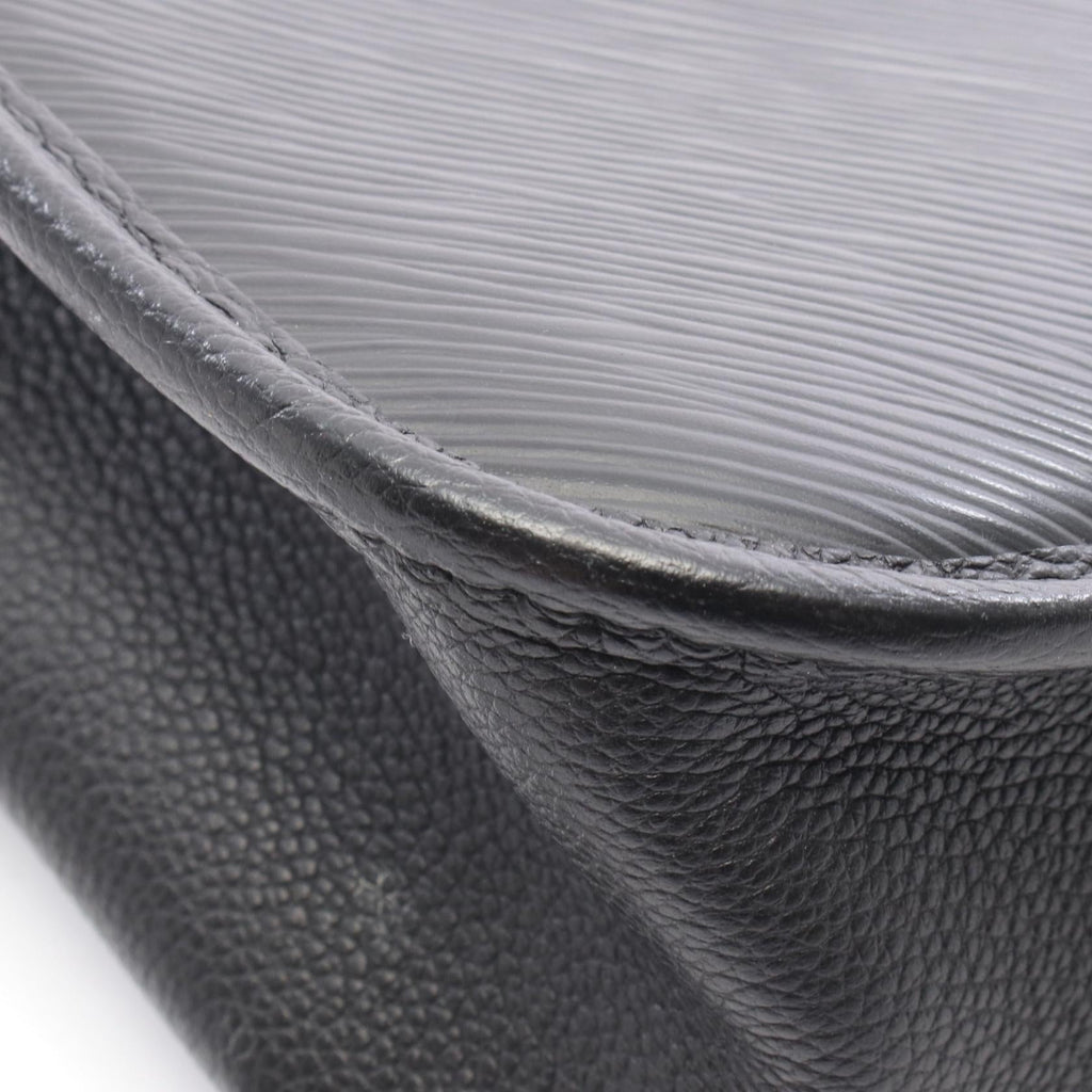 Louis Vuitton Buci NM · Epi Leather