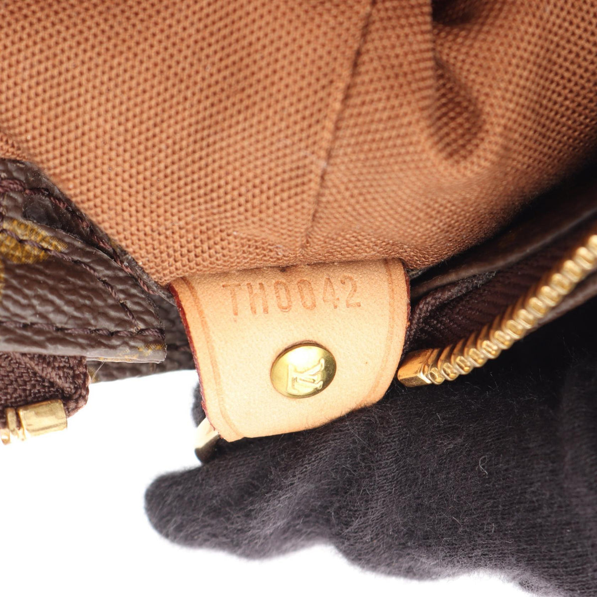 Louis Vuitton Cabas Mezzo · Monogram