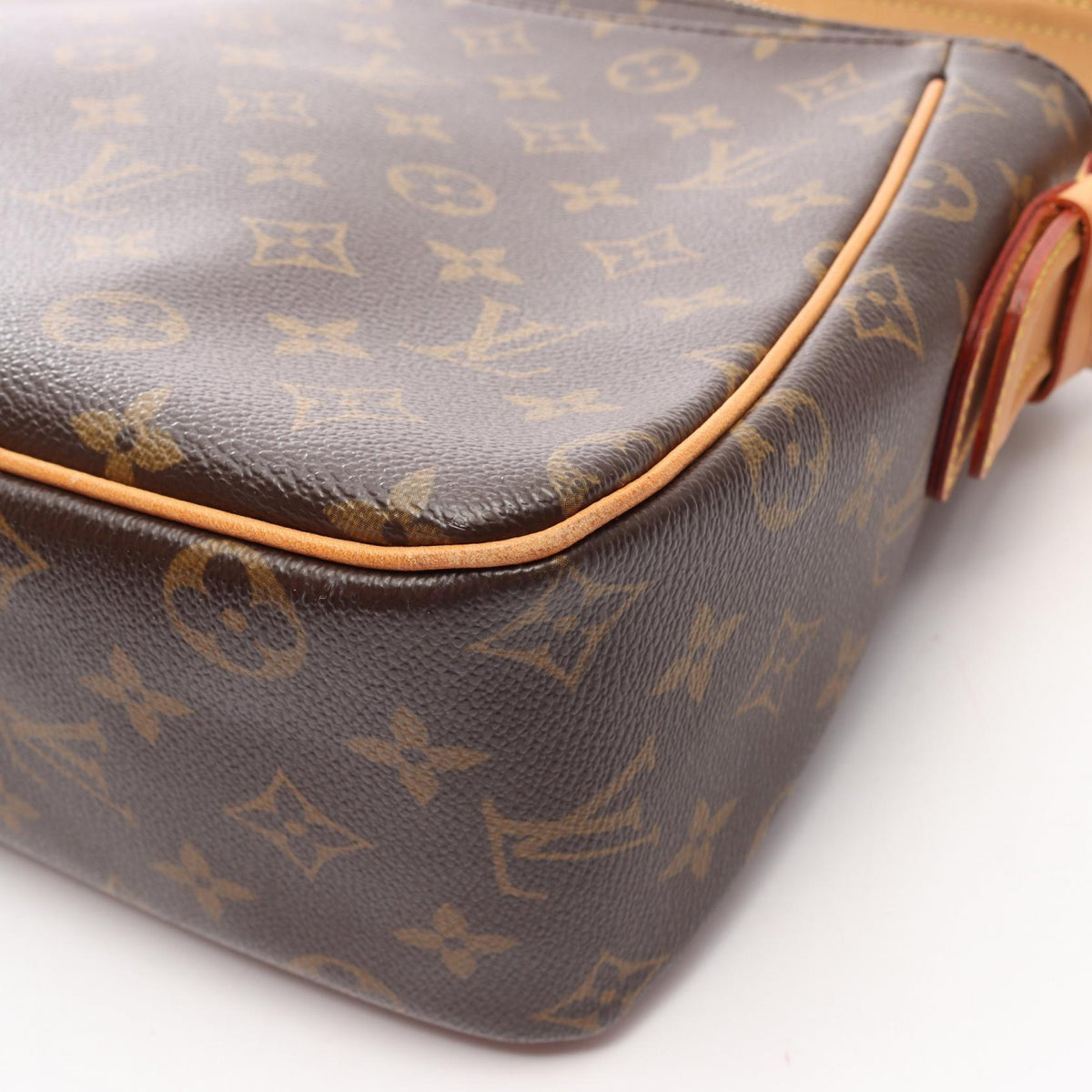 Louis Vuitton Vivacite GM · Monogram