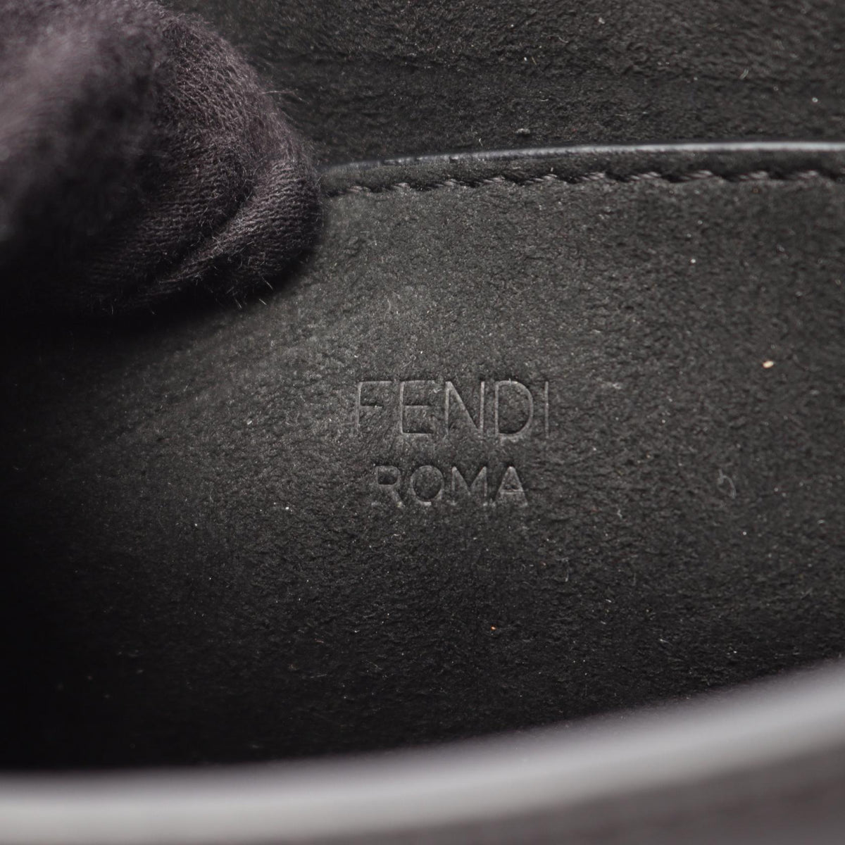 FENDI C'mon Medium · Leather