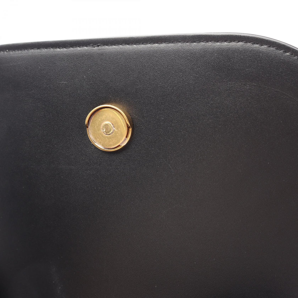 FENDI C'mon Medium · Leather