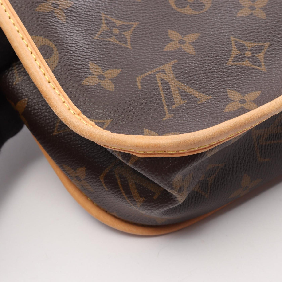 Louis Vuitton Bosphore · Monogram Messenger