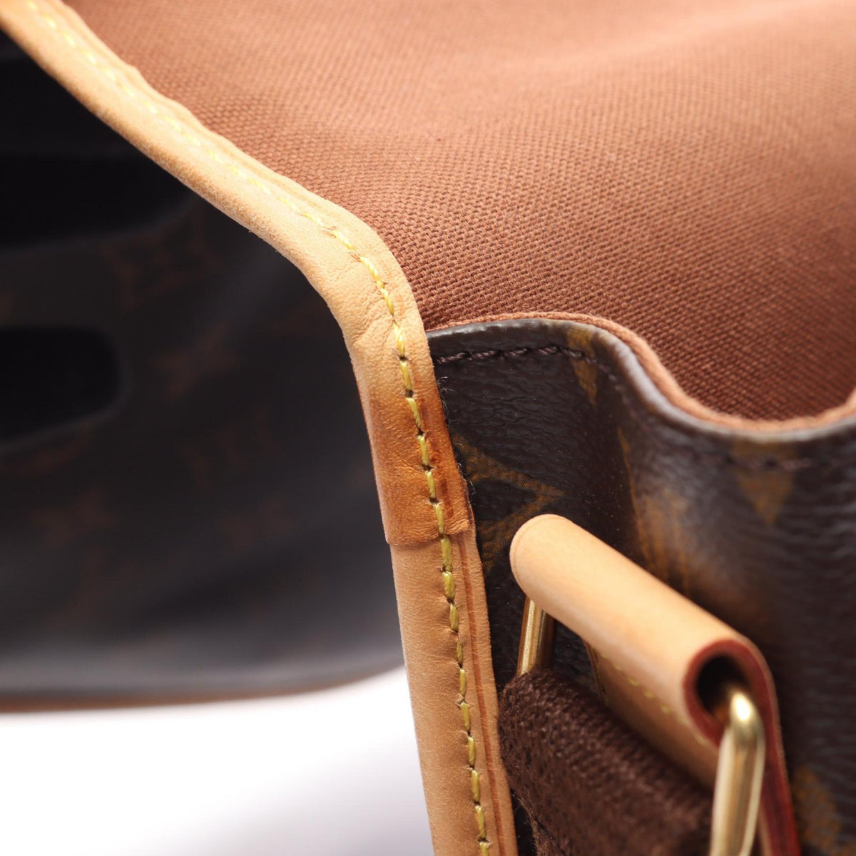 Louis Vuitton Bosphore · Monogram Messenger