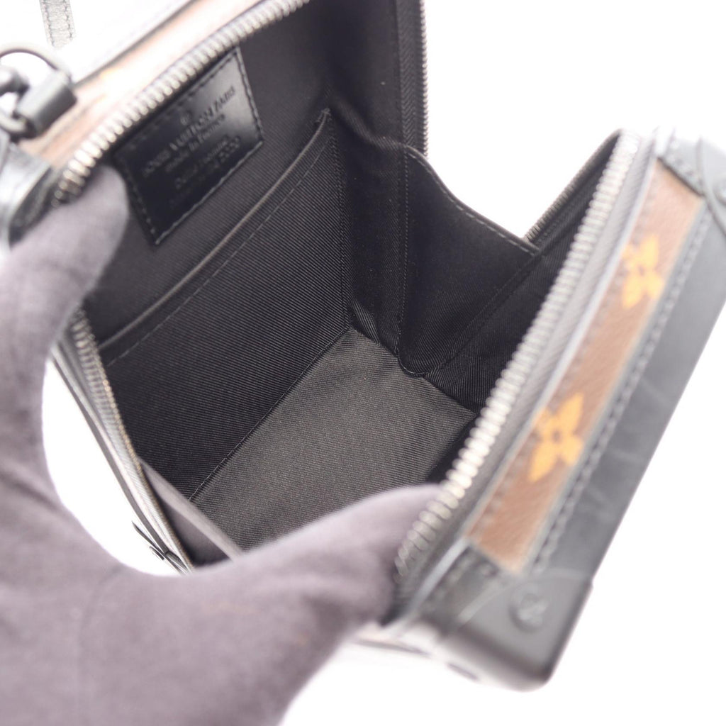 Louis Vuitton Vertical Soft Trunk · Tuftage
