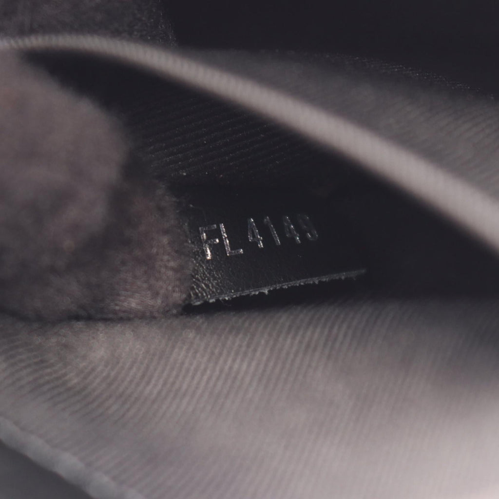 Louis Vuitton Vertical Soft Trunk · Tuftage