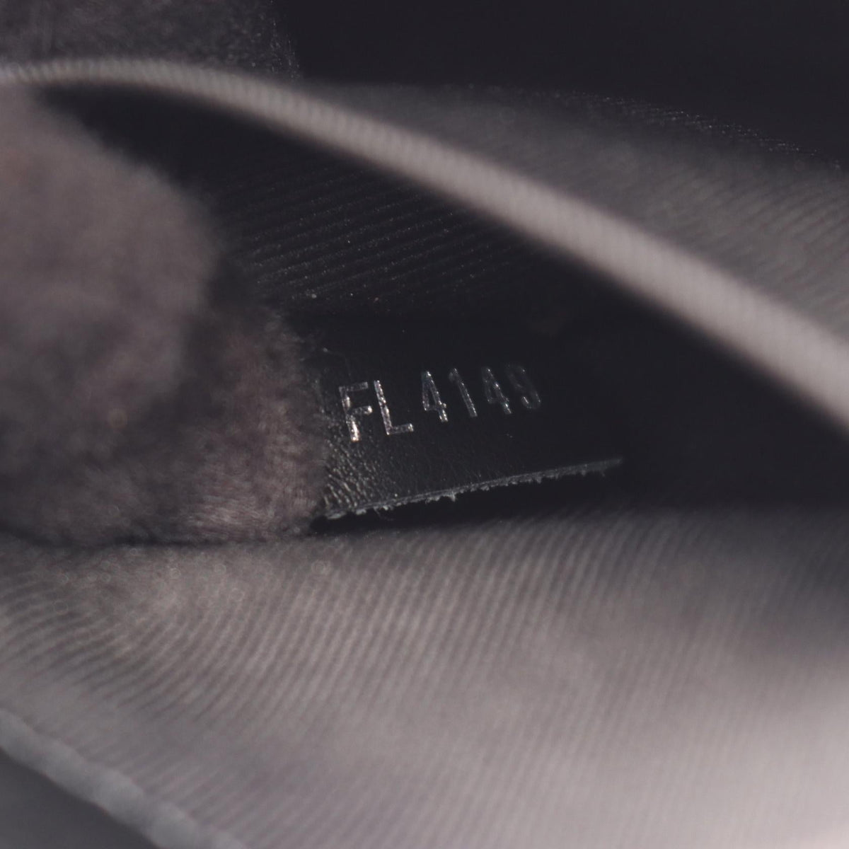 Louis Vuitton Vertical Soft Trunk · Tuftage