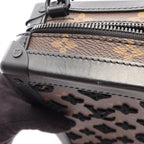 Louis Vuitton Vertical Soft Trunk · Tuftage
