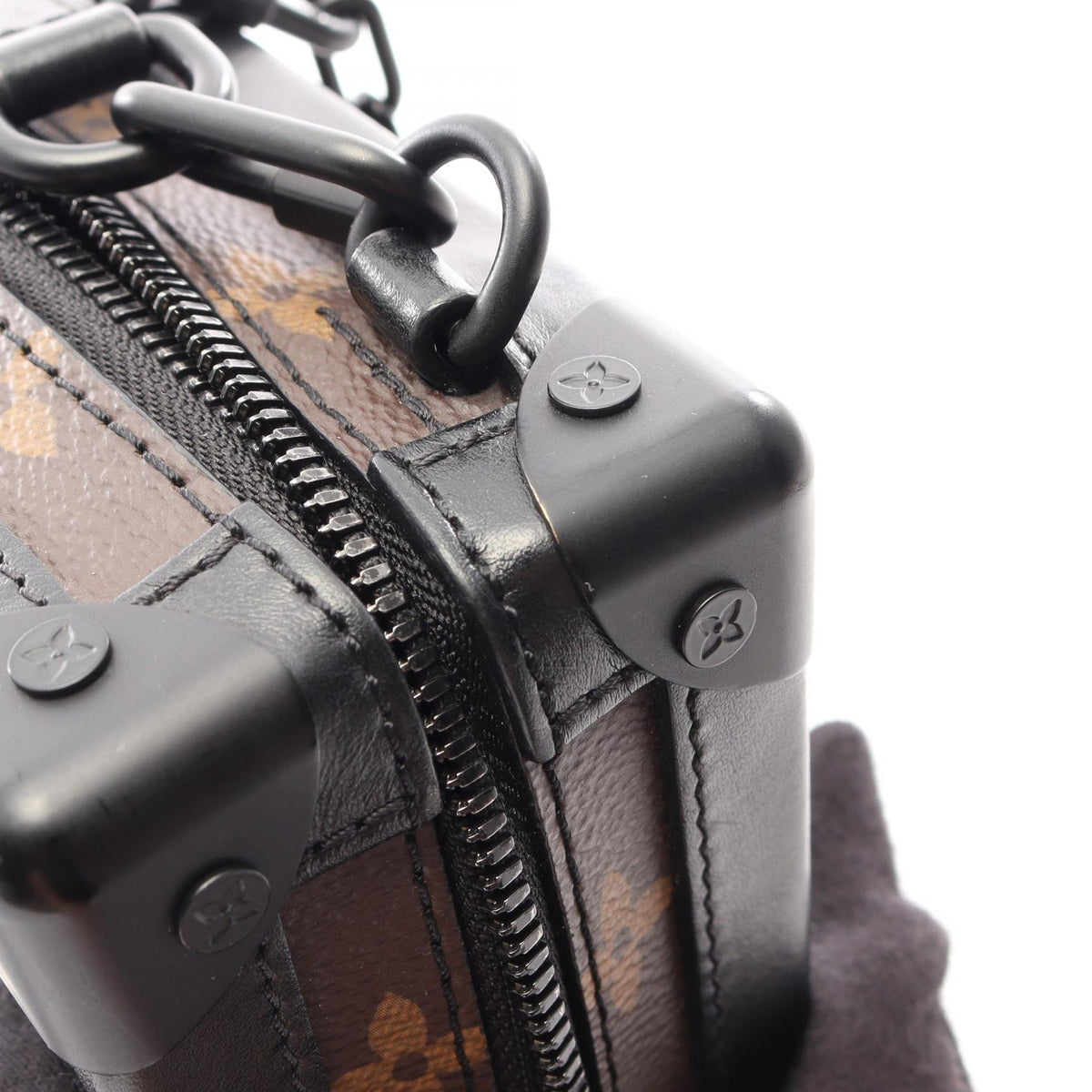Louis Vuitton Vertical Soft Trunk · Tuftage