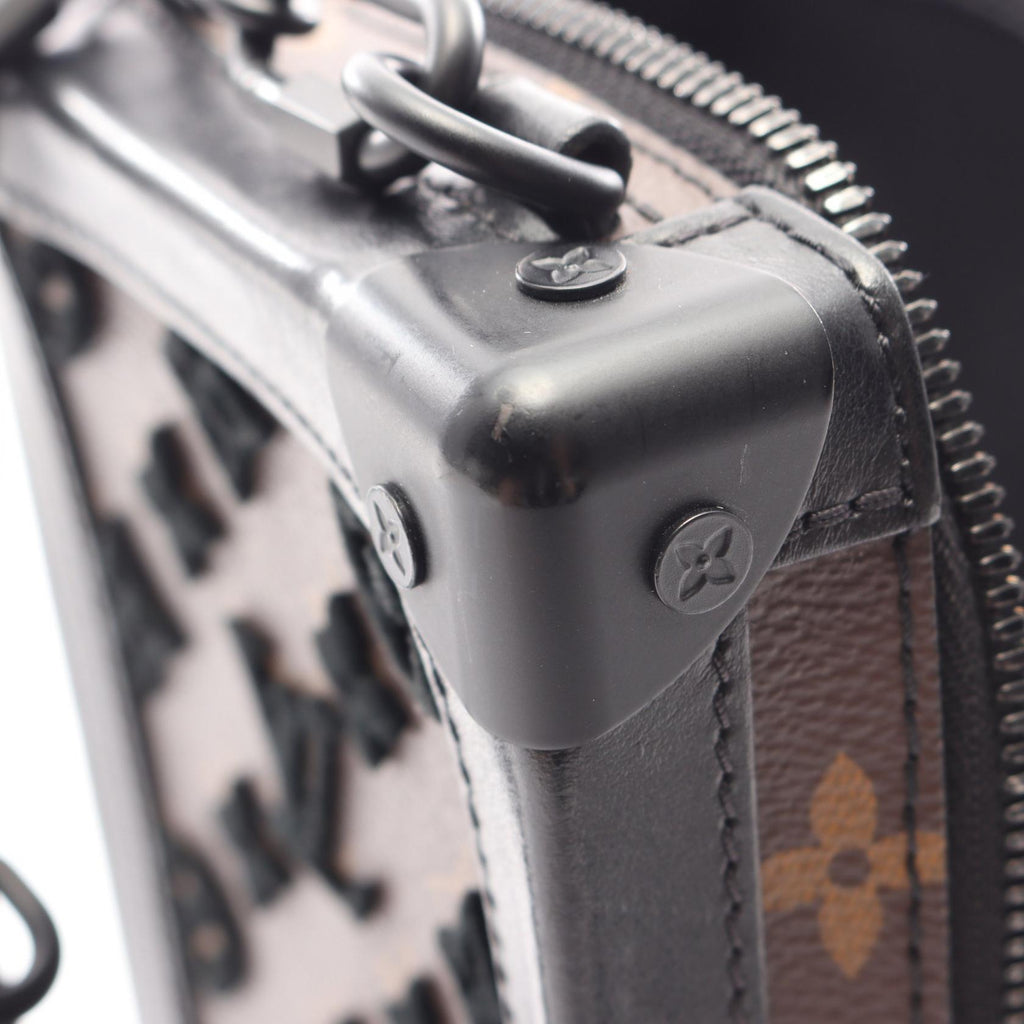 Louis Vuitton Vertical Soft Trunk · Tuftage