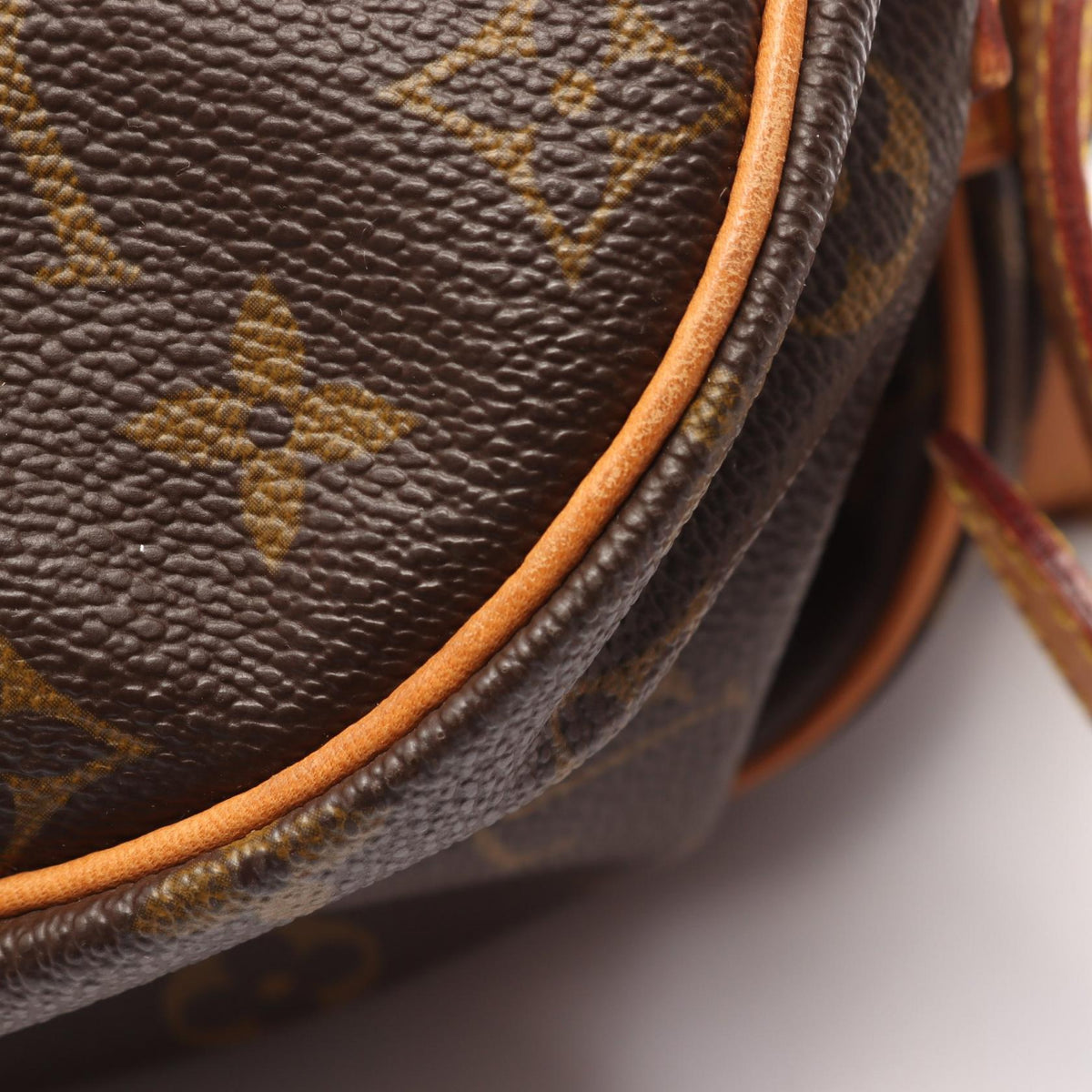 Louis Vuitton Saumur 35 · Monogram