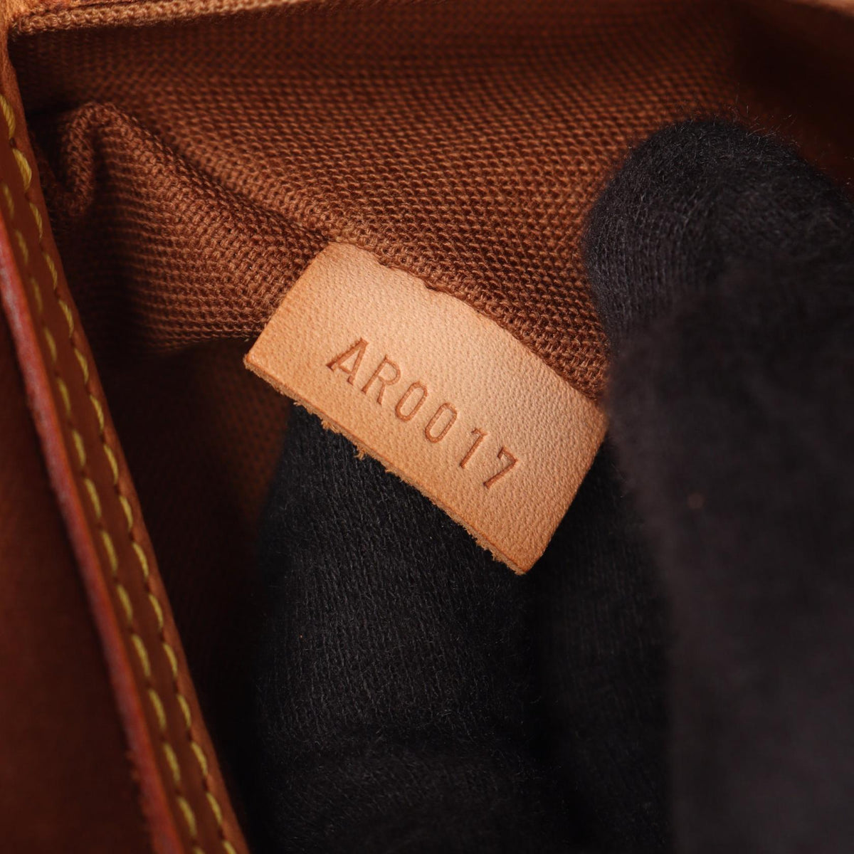 Louis Vuitton Cabas Mezzo · Monogram Canvas