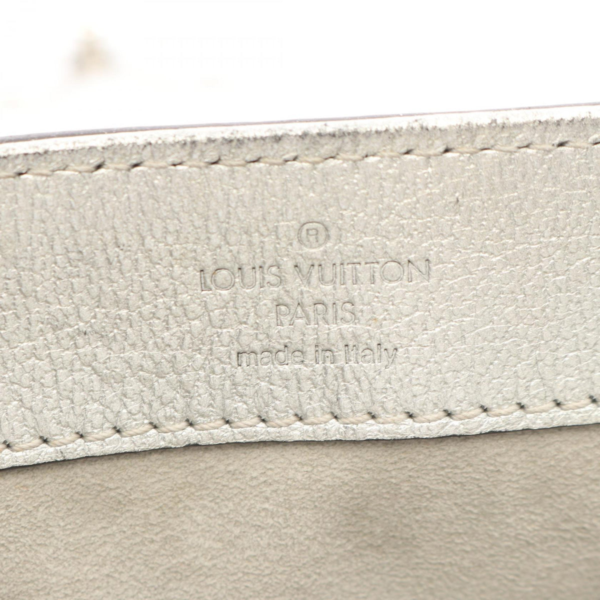 Louis Vuitton Very Chain · Metallic
