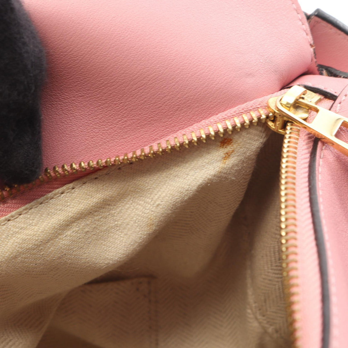 Loewe Puzzle · Medium · Leather