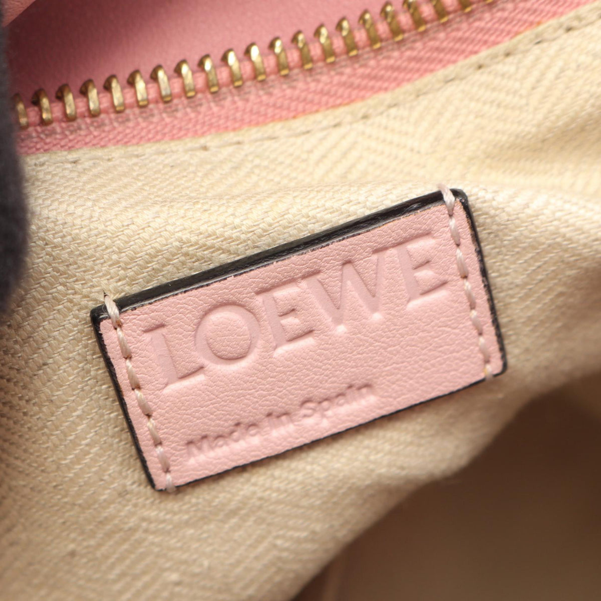 Loewe Puzzle · Medium · Leather