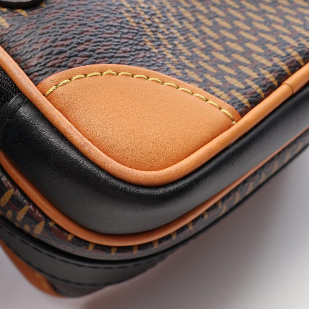 Louis Vuitton NIGO Amazon · Damier Giant